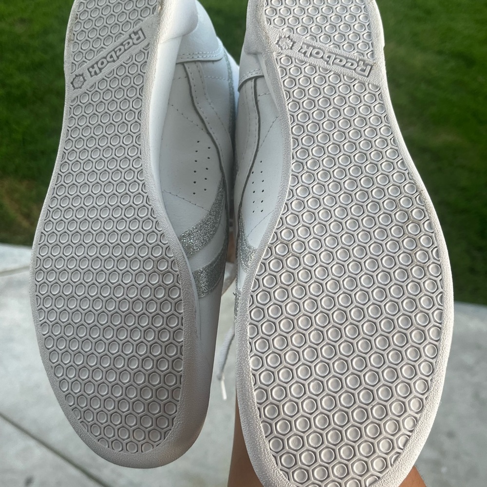 Reebok Size 7.5 Women’s White & Silver High Top - Picture 4 of 4